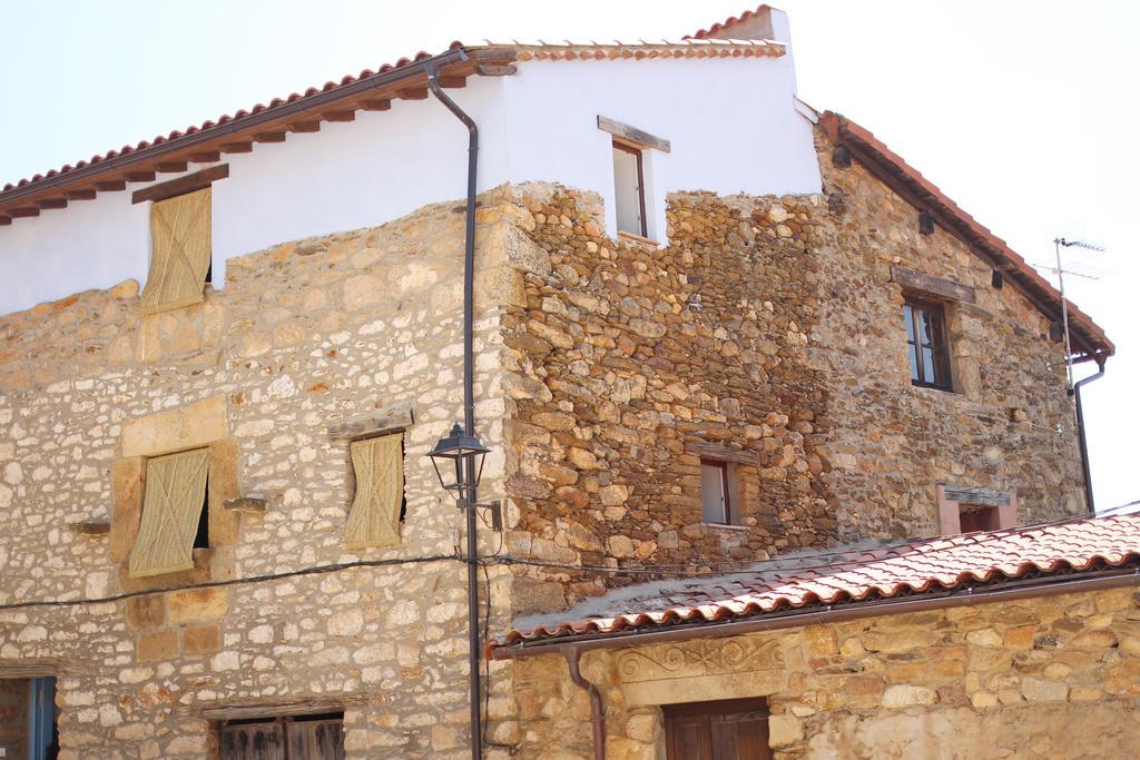 منزل الضيف Perales del Puerto  في La Grulla Dorada المظهر الخارجي الصورة